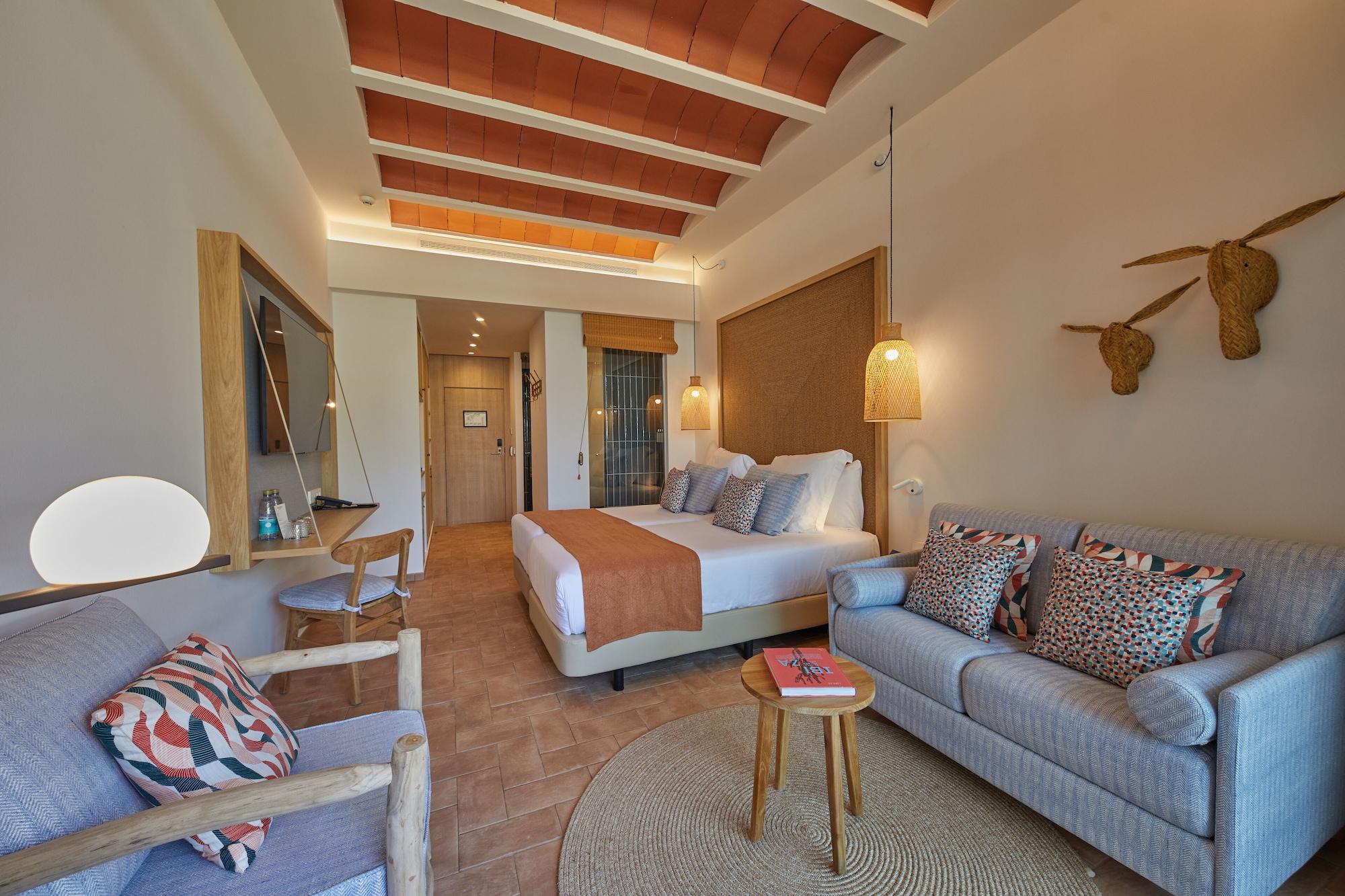Hotel Cala San Miguel Ibiza Resort, Adults Only, Curio Collection By Hilton Port de Sant Miguel