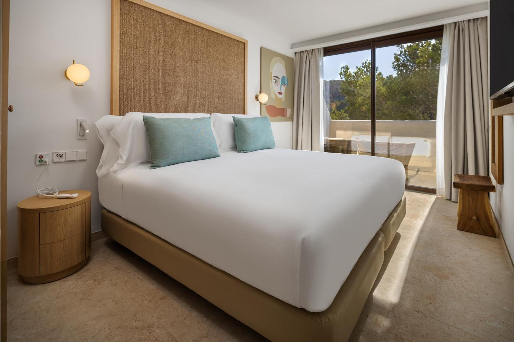 Hotel Cala San Miguel Ibiza Resort, Adults Only, Curio Collection By Hilton Port de Sant Miguel