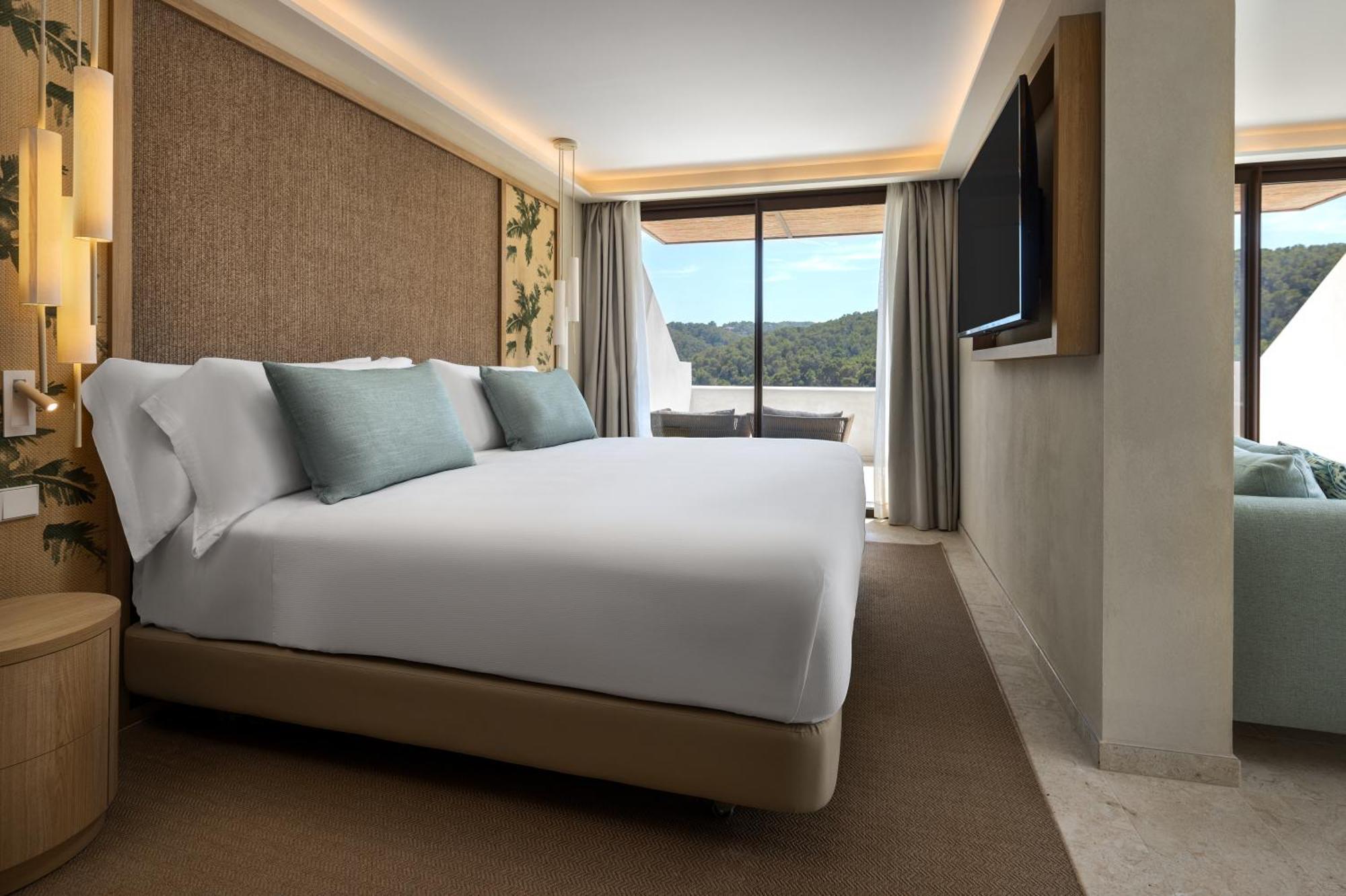 Hotel Cala San Miguel Ibiza Resort, Adults Only, Curio Collection By Hilton 5*