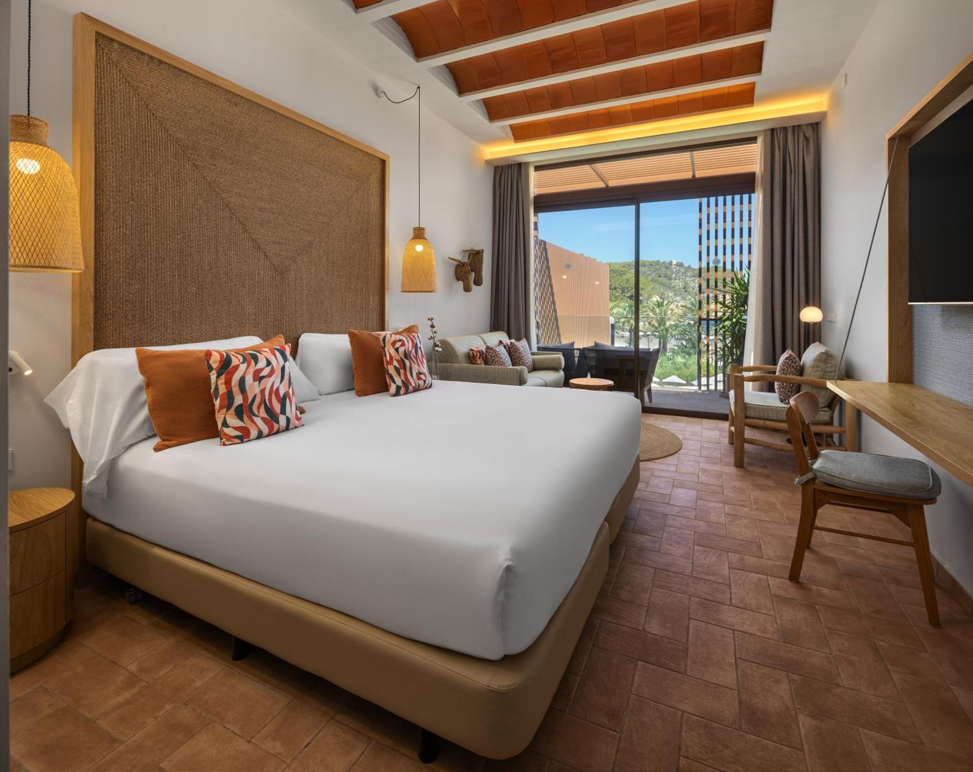 Hotel Cala San Miguel Ibiza Resort, Adults Only, Curio Collection By Hilton 5*